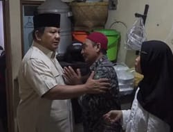 PRESIDEN PRABOWO KUNJUNGI RUMAH DUKA OJOL KORBAN BARRACUDA BRIMOB