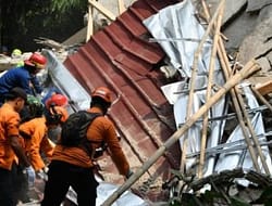 MAJELIS AMBRUK SAAT MAULID, 3 ORANG TEWAS, 54 LUKA-LUKA DI CIOMAS BOGOR