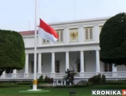 ISTANA DAN GEDUNG PEMERINTAHAN KIBARKAN BENDERA SETENGAH TIANG PERINGATI G30S