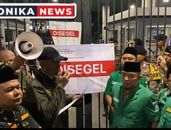 RATUSAN KADER ANSOR DAN BANSER DKI SEGEL KANTOR TRANS7, PROTES TAYANGAN XPOSE UNDERCOVER