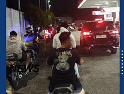 Antrian PERTALITE Mengular Hampir Di Seluruh SPBU, Dan Beberapa SPBU Mengalami Kekosongan Pertalite.