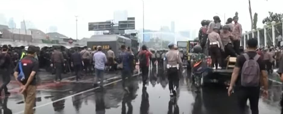 Aksi Demo gedung DPR |Kronikanews